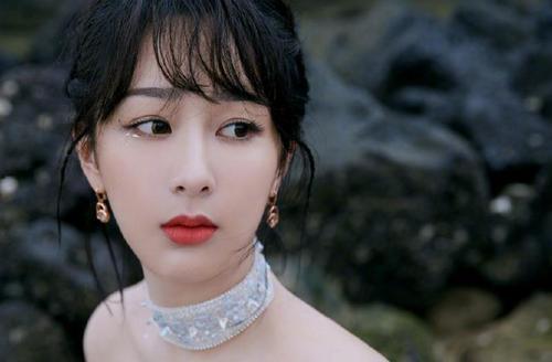 娱乐吃瓜背景女星是谁呀,揭秘当红女星背后的故事